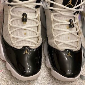 Jordan 6 ring black / white / metallic gold .